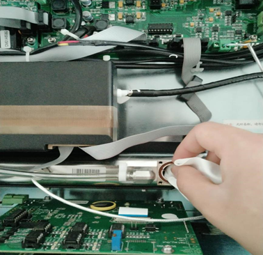 擦洗普通煙氣分析儀氣室.jpg 擦洗普通煙氣分析儀氣室.jpg